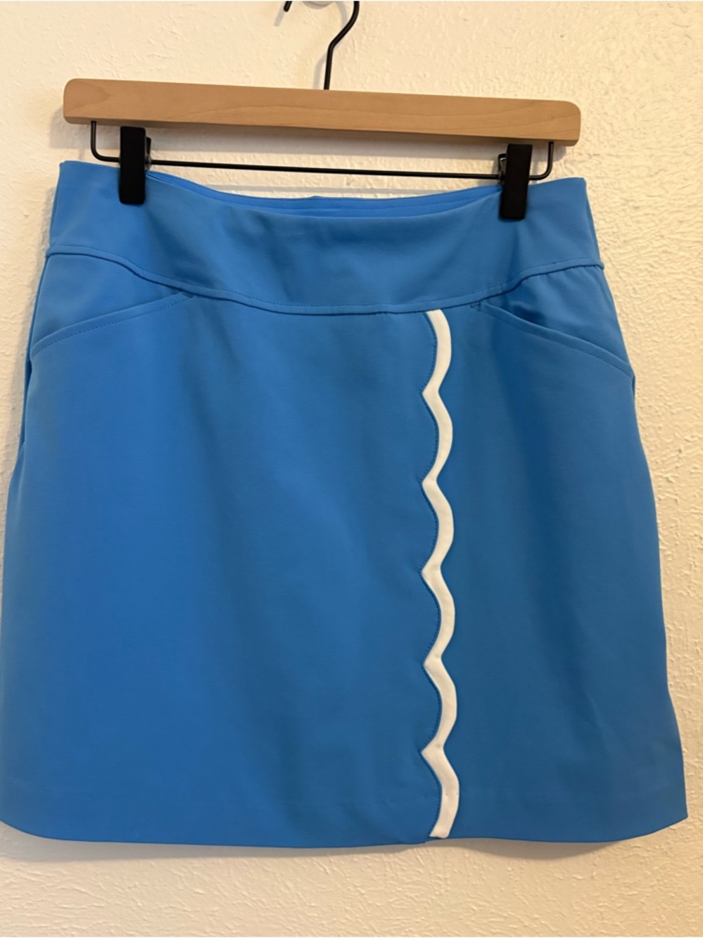 Lilly Pulitzer Luxletic Monica Scallop Skort, Size 4 - Picture 7 of 9